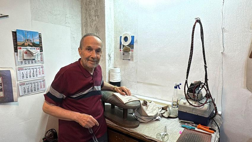 Zonguldak'ta çocuk yaşta başladığı mesleğini 61 yıldır elinden bırakmadı