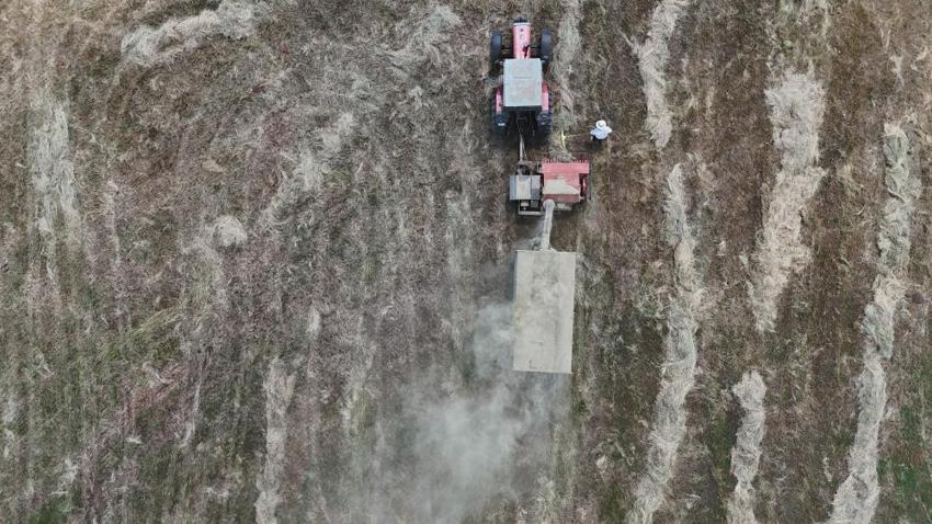 Bingöl’de tarımda çift bereket dönemi! İlk hasat bitti, ikinci mahsul için traktörler sahaya indi