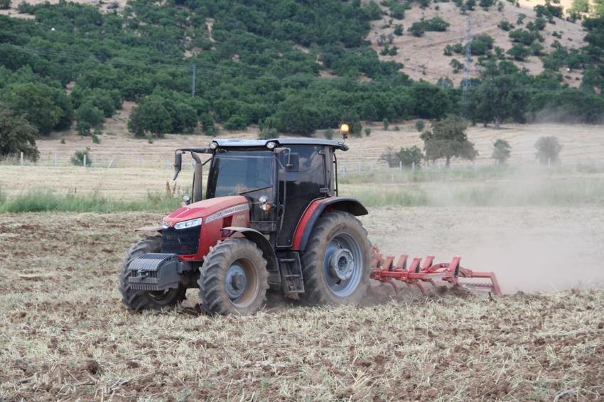 Bingöl’de tarımda çift bereket dönemi! İlk hasat bitti, ikinci mahsul için traktörler sahaya indi