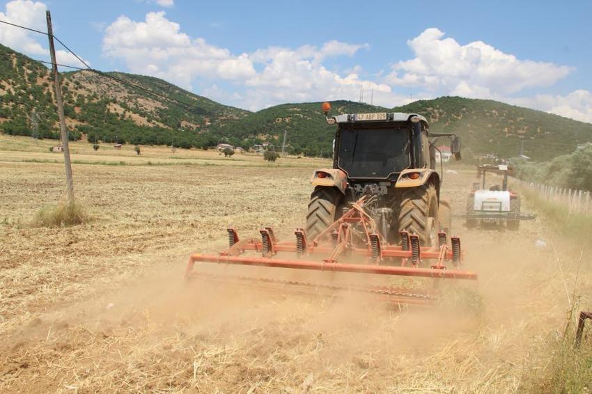 Bingöl’de tarımda çift bereket dönemi! İlk hasat bitti, ikinci mahsul için traktörler sahaya indi