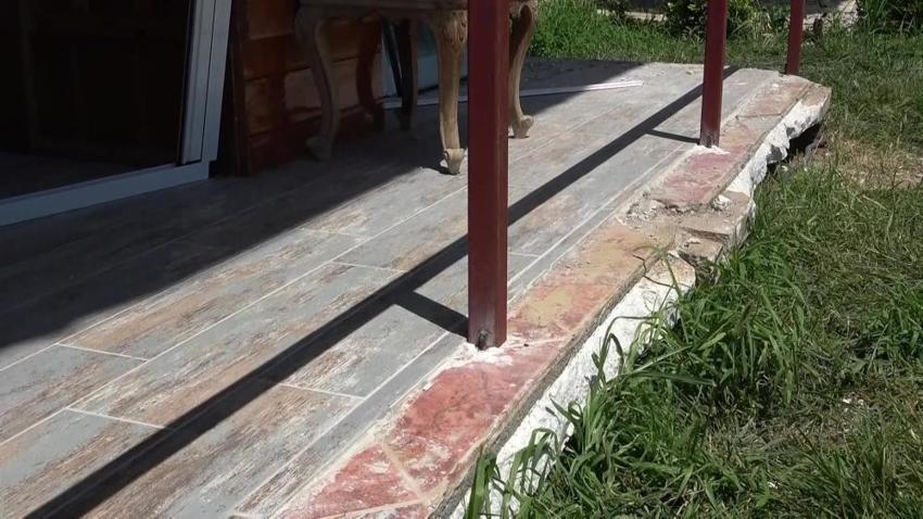 Bursa'da komşular 20 santimetrelik balkon çıkıntısı yüzünden mahkemelik oldular! Belediye yıkıma gelince ortalık savaş alanına döndü