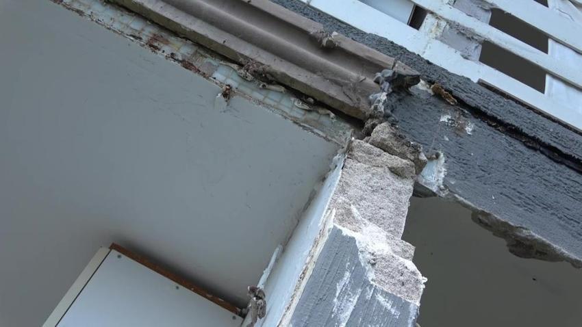 Bursa'da komşular 20 santimetrelik balkon çıkıntısı yüzünden mahkemelik oldular! Belediye yıkıma gelince ortalık savaş alanına döndü
