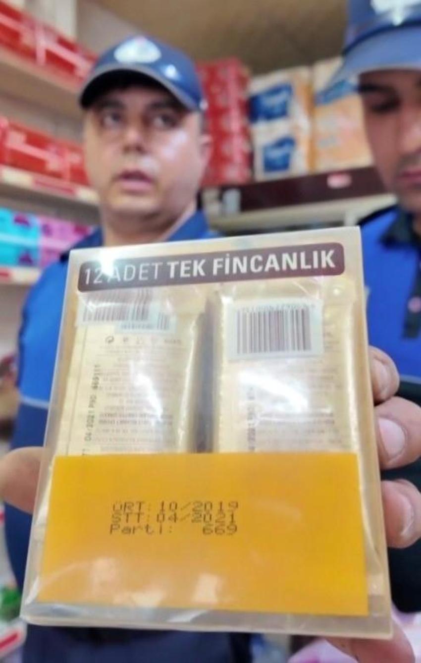 Bu marketteki ürünlerin son kullanma tarihi 1 ay değil, 1 yıl değil tam 10 yıl geçmiş!