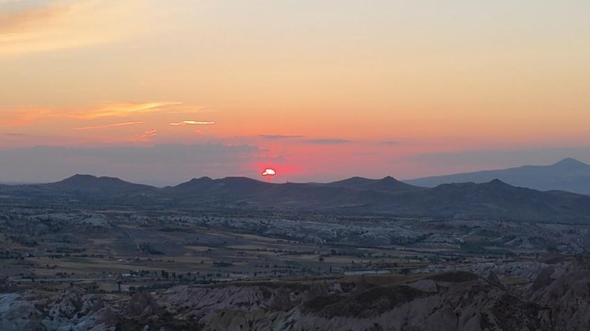 Tarihi dokusu ve eşsiz atmosferiyle ünlü Kapadokya, dünyanın en iyi gün batımı destinasyonu seçildi