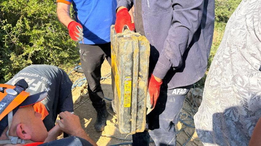 Define bulmak için girdiği mağarada sıkışarak mahsur kaldı: Ekipler kurtarmak için zamanla yarışıyor