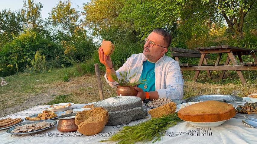 Dünyanın en eski mumyası 'Buz Adam Ötzi'nin midesindeki siyezi merak eden ünlü şef, Kastamonu'da 12 bin yıllık 'Hitit buğdayı'nı inceledi