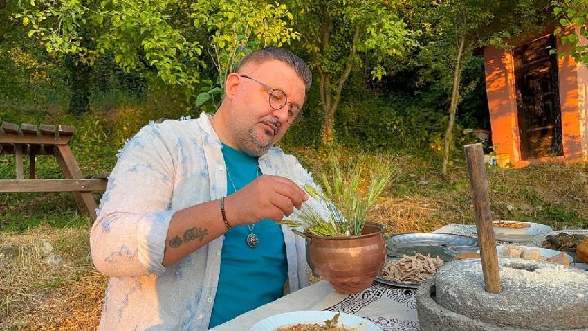 Dünyanın en eski mumyası 'Buz Adam Ötzi'nin midesindeki siyezi merak eden ünlü şef, Kastamonu'da 12 bin yıllık 'Hitit buğdayı'nı inceledi