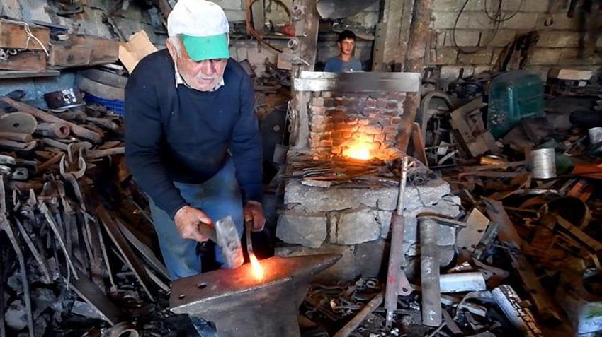 Kars'ta sadece o kaldı! 13 yaşında başladı, 60 yıldır üretime devam ediyor