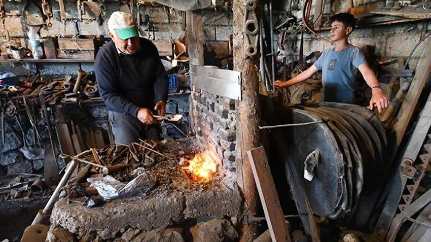Kars'ta sadece o kaldı! 13 yaşında başladı, 60 yıldır üretime devam ediyor