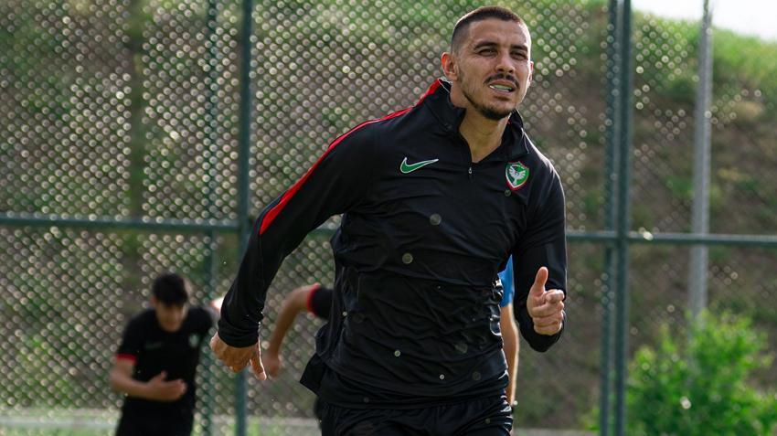 Amedspor'un orta sahası Suudi Arabistan'dan! Besnik Hasi istedi, Alman gurbetçi imzaya geliyor