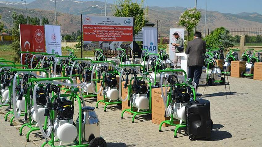 Muş'ta 518 üreticiye elektrikli yayık ve süt sağım makinesi dağıtıldı
