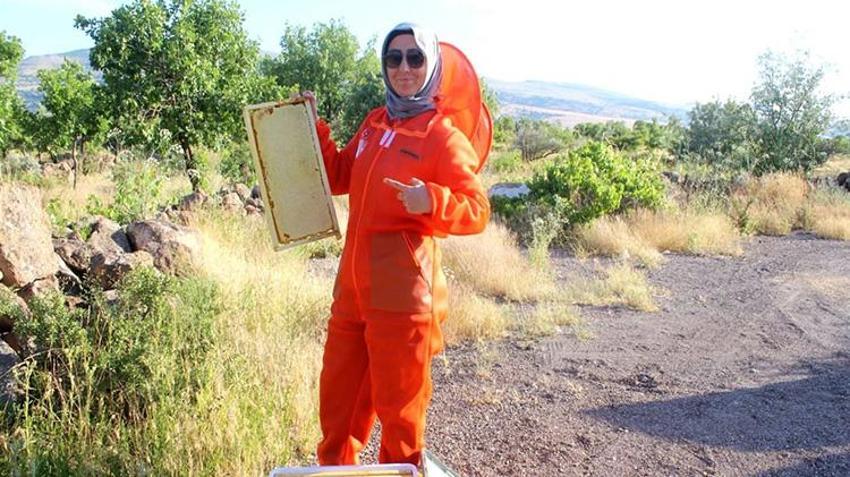 İğnesindeki gizli şifayı keşfetti, saniyeler içinde aldığı kararla işe başladı! Şimdi siparişlere yetişemiyor
