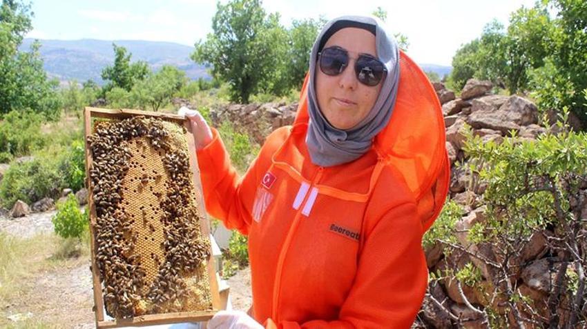İğnesindeki gizli şifayı keşfetti, saniyeler içinde aldığı kararla işe başladı! Şimdi siparişlere yetişemiyor