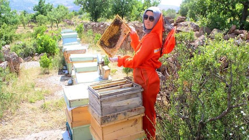 İğnesindeki gizli şifayı keşfetti, saniyeler içinde aldığı kararla işe başladı! Şimdi siparişlere yetişemiyor