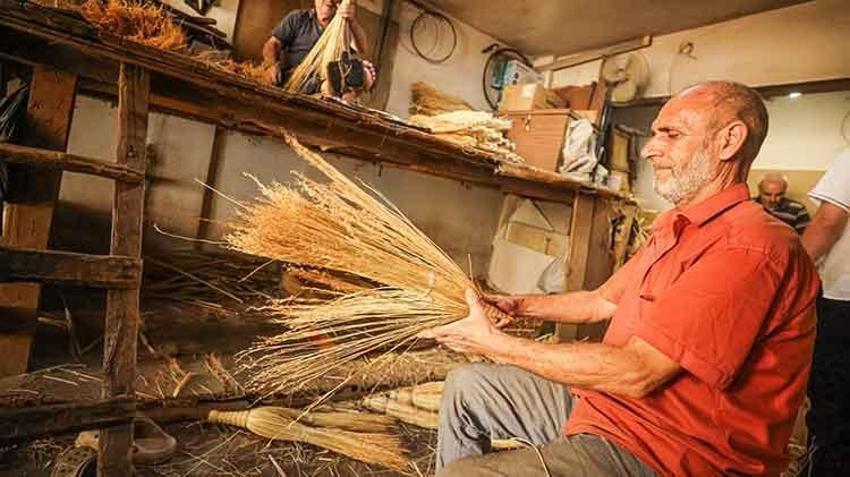 Sakarya'da bu işi yapan sadece 70 usta kaldı: 52 yıldır aynı tezgahtan çıkarıyor, zamana direnen zanaatı yaşatmaya çalışıyor