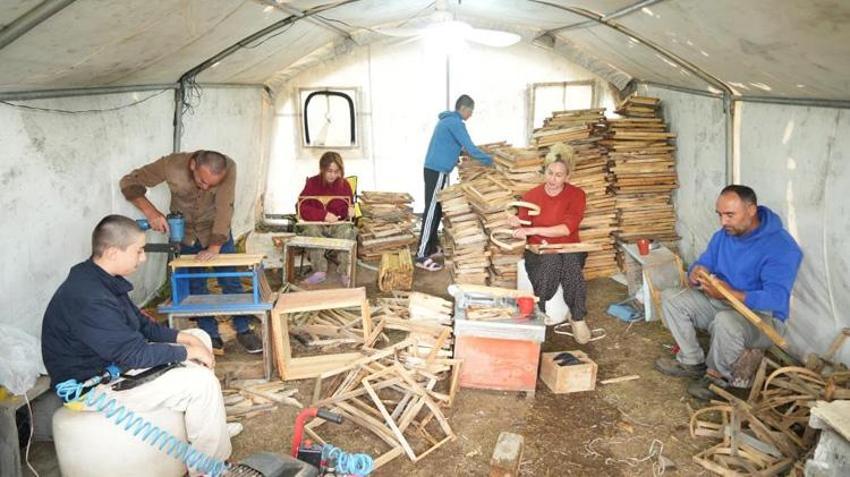 Devlet desteği hayatlarını değiştirdi! Gezgin arıcılar artık karavanda yaşıyor