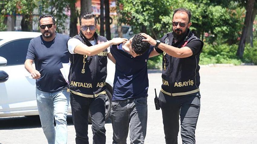 Antalya'da kan donduran olay! İçlerine şeytan girdi diyerek ablalarını boğmaya çalıştı: Birisi entübe edildi