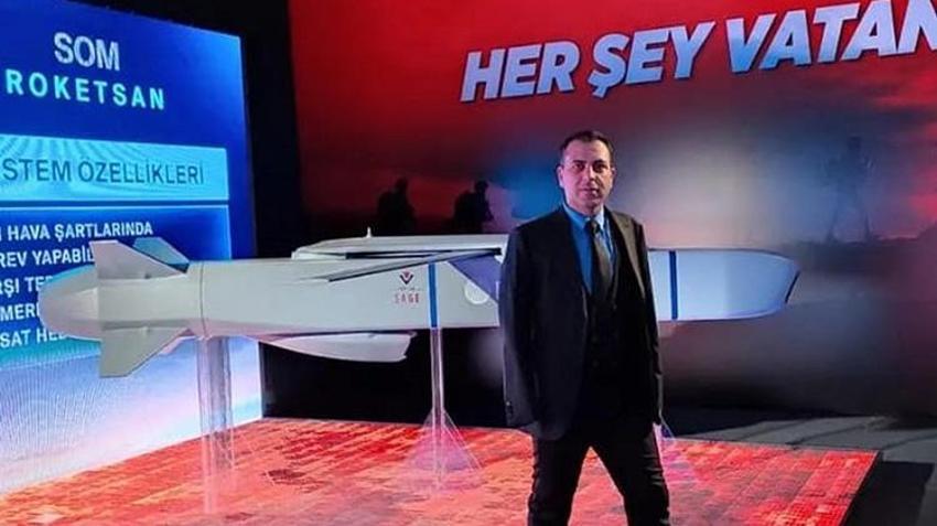 Çocuk yaşta kollarını kaybetti ama pes etmedi! Ağzıyla tutuğu kalemiyle milli muharip uçak KAAN'ın görsel modelleyicisi oldu