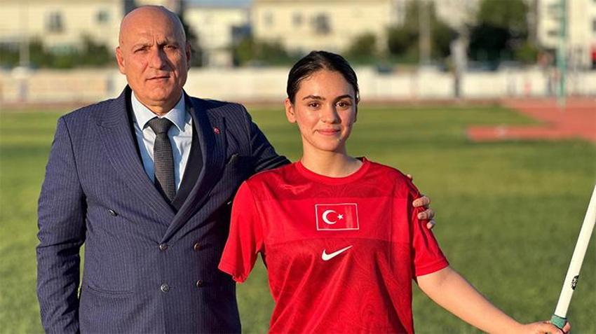 Enkazda ailesini ve kolunu kaybeden Meryem, tam 3 farklı branşta Türkiye şampiyonu oldu