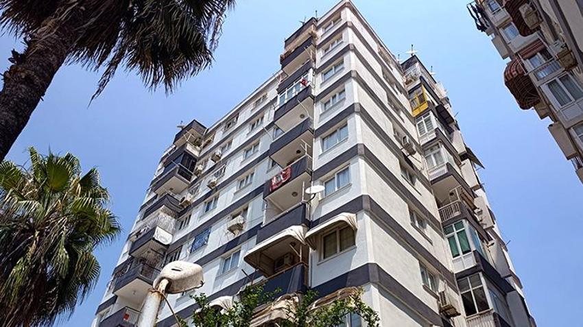 Adana'da kadına şiddet! 2 çocuğunun annesini çekiçle dövüp, bıçakla boğazını kesti