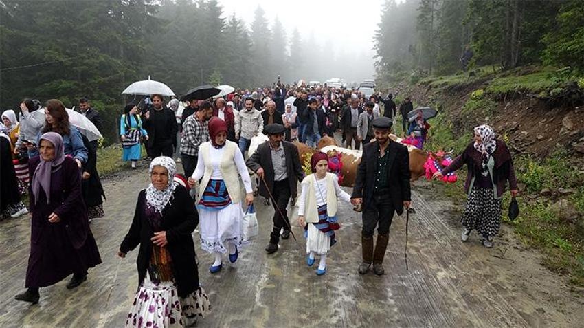 Trabzon'da renkli görüntüler! 150 yıllık göç hikayesi şenlikle canlandırıldı