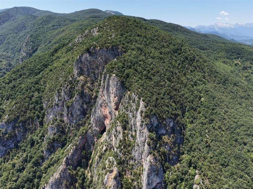 3 milyon yıllık mağaraya dizi teklifi yağıyor: Bursa'da ziyarete gelenler toprak alıp götürüyor