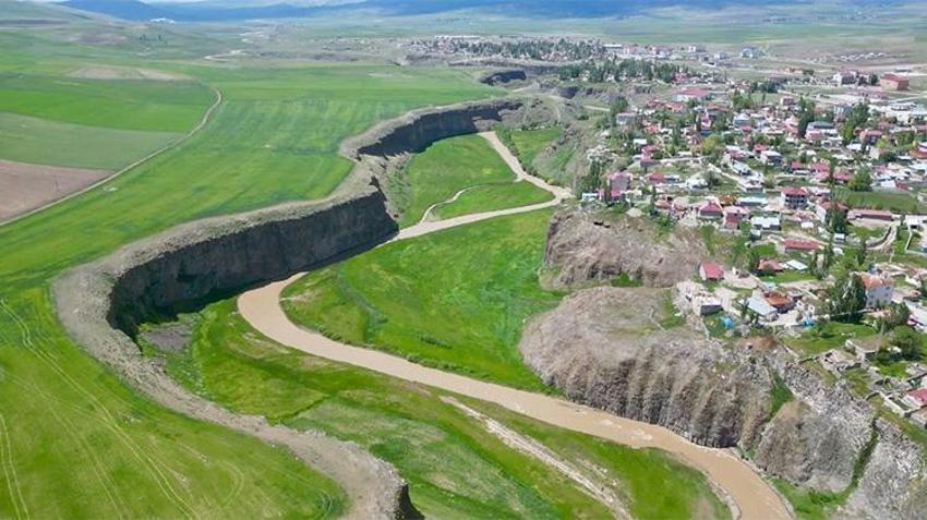 Diyadin Kanyonu’nun doğal güzelliği dron ile böyle görüntülendi