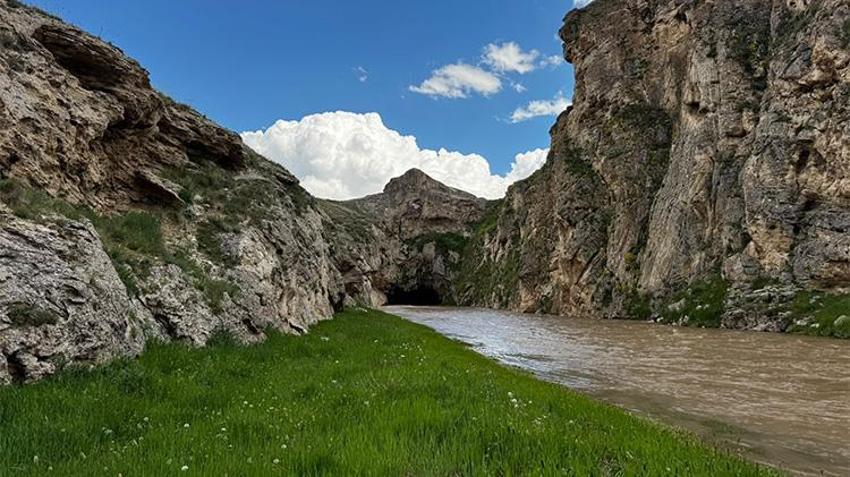 Diyadin Kanyonu’nun doğal güzelliği dron ile böyle görüntülendi