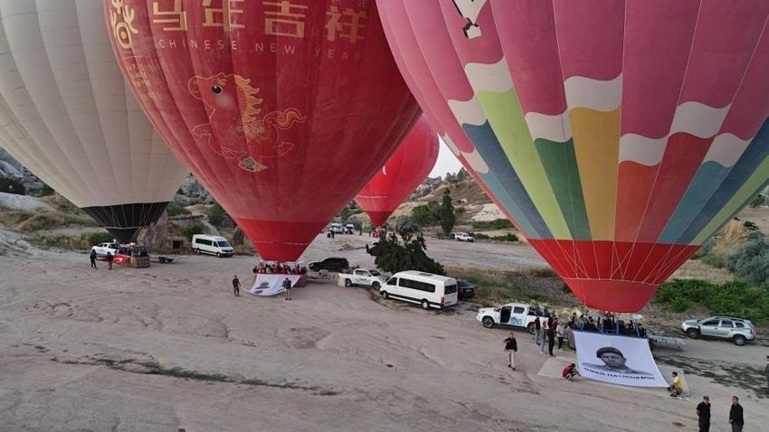 253 şehidin ismi gökyüzüne havalandı: Kapadokya'da balonlar 15 Temmuz için yükseldi
