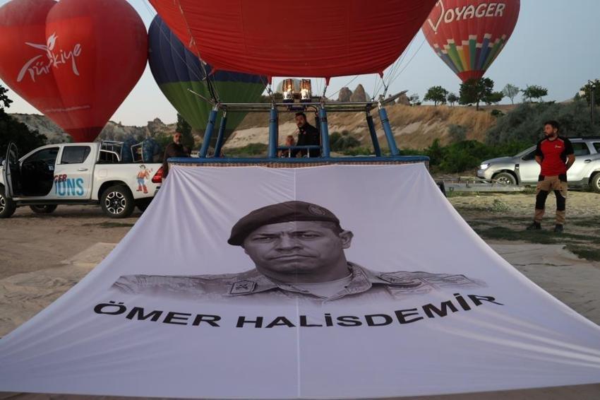 253 şehidin ismi gökyüzüne havalandı: Kapadokya'da balonlar 15 Temmuz için yükseldi