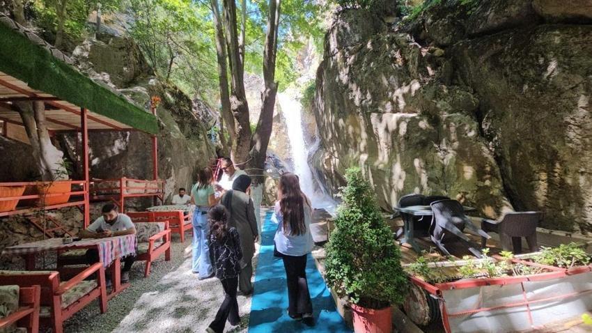 Hakkari'nin Nehri Şelalesi'nin şöhreti artıyor: Ziyaretçi akını var