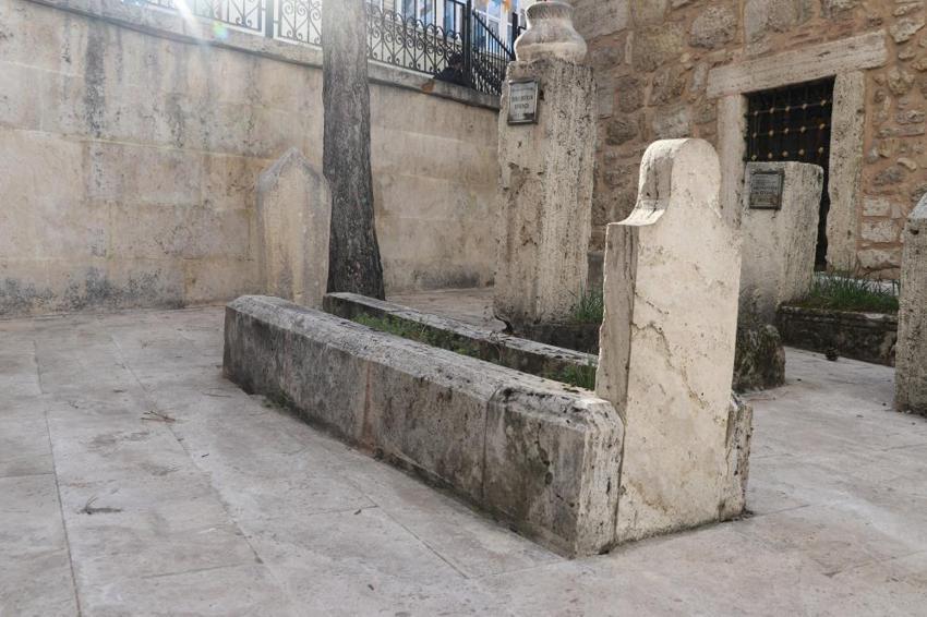 Sivas'ın ortasında bir şairin babası yatıyor: Tarihe ışık tutuyor