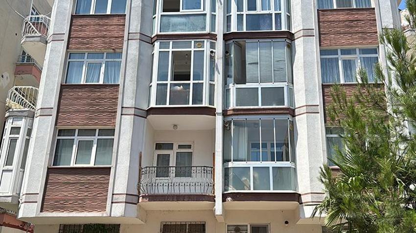 Samsun'da kötü koku şikayetiyle girilen evde kadının cansız bedebi bulundu! Ablasının cesediyle bir hafta yaşadı