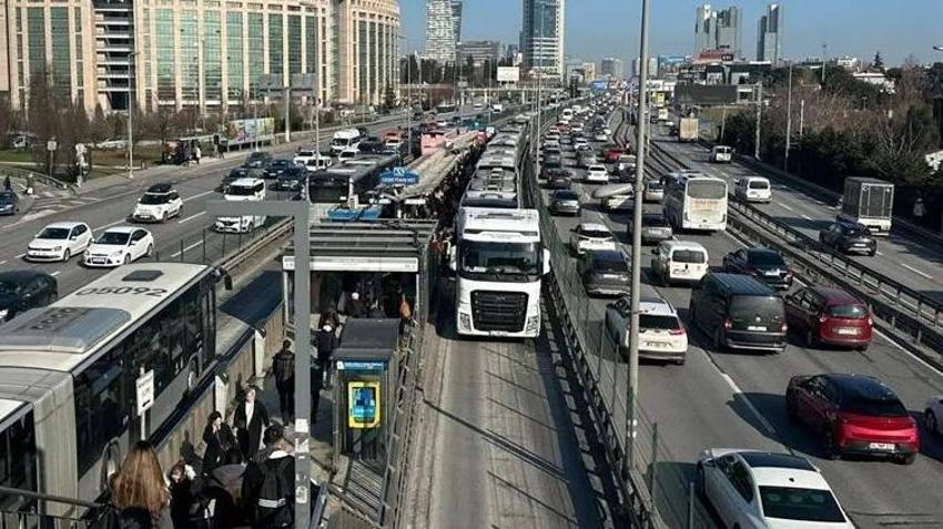 Son dakika: Yarın metrobüslerin güzergahı değişecek! İETT duyurdu: FSM Köprüsü kullanılacak