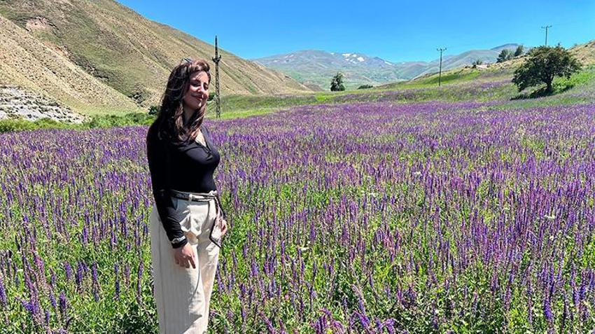 Van'da sosyal medyayı sallayan lavanta tarlası ziyaretçi akınına uğruyor!