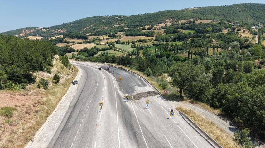 Görüntüler depremi andırıyor, çukurlar ve kayma tehlike oluşturuyor