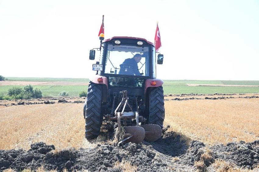 Lüleburgaz'da tarihi destana anlamlı mesaj: Tarlaya '15 Temmuz şehitlerimizi rahmetle anıyoruz' yazdı