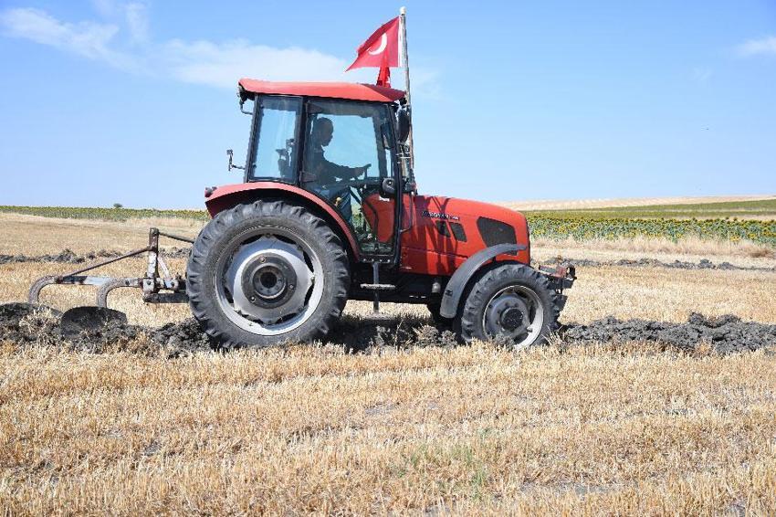 Lüleburgaz'da tarihi destana anlamlı mesaj: Tarlaya '15 Temmuz şehitlerimizi rahmetle anıyoruz' yazdı