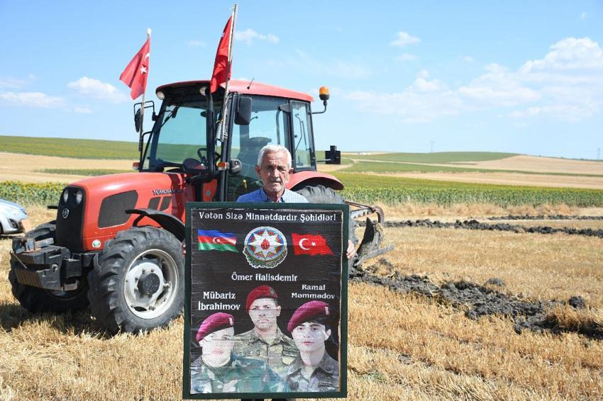 Lüleburgaz'da tarihi destana anlamlı mesaj: Tarlaya '15 Temmuz şehitlerimizi rahmetle anıyoruz' yazdı