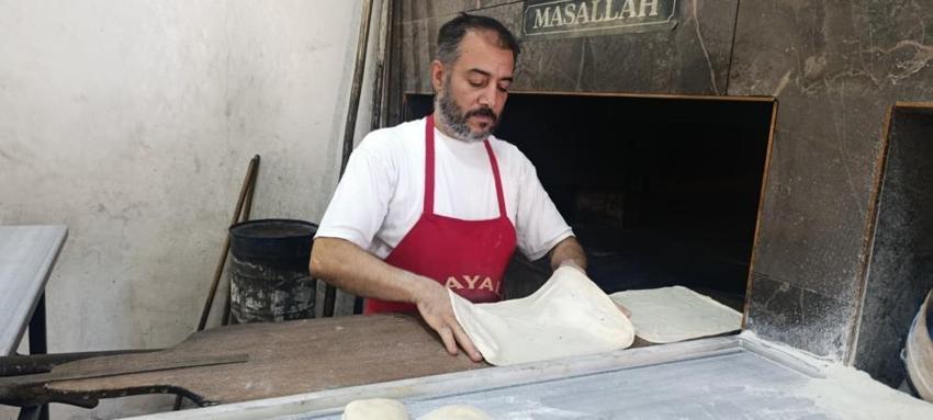 Dışarısı 40, içerisi 400 derece! Kavurucu sıcakta ekmek mesaisi