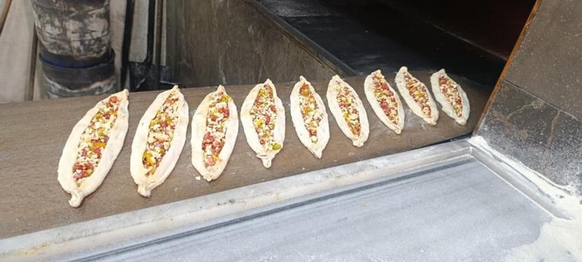 Dışarısı 40, içerisi 400 derece! Kavurucu sıcakta ekmek mesaisi