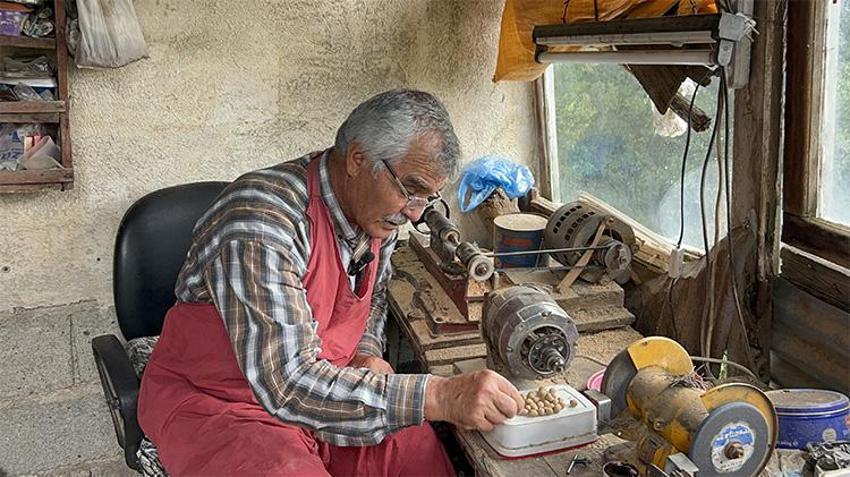 Doğadan bedava topluyor! 10 metrekarelik atölyesinde servet kazanıyor