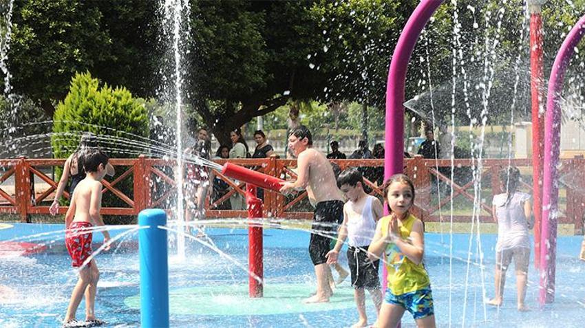 Adanalı gençlerin beklediği haber Yüreğir'den geldi! Kanala girme dönemi bitti, tamamen ücretsiz su oyun parkları sezonu açıldı