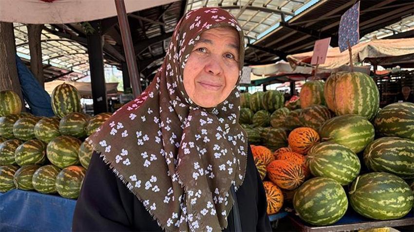 Kayseri'de semt pazarlarındaki fiyatlar yüz güldürüyor: Biber 50, domates 40, salatalık ve patlıcan 3 kilosu 100 TL