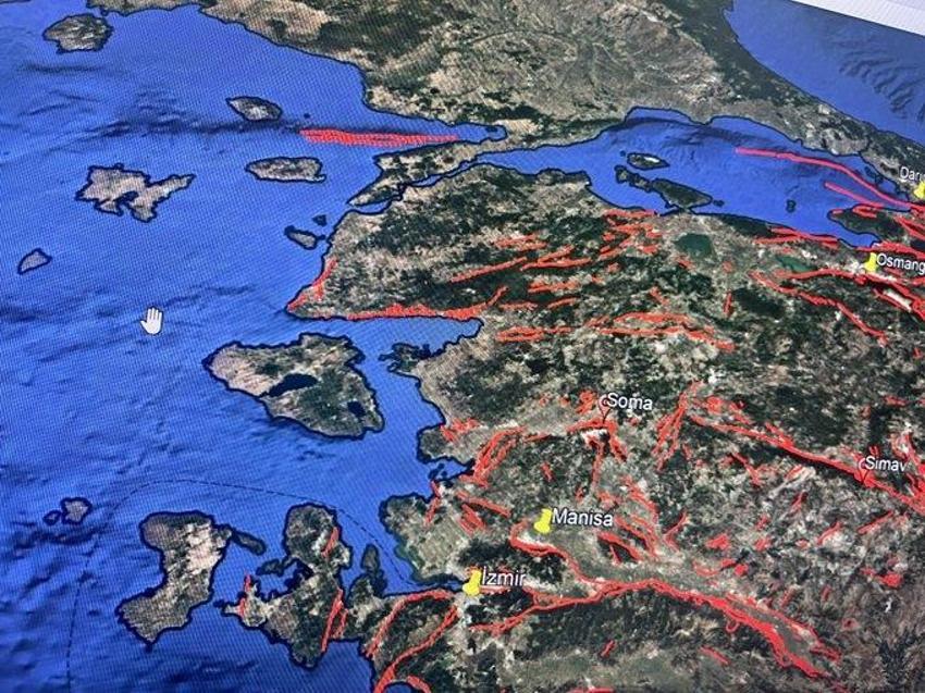 SON DAKİKA | Naci Görür'den korkutan deprem açıklaması: 'Büyük depremi tez zamanda bekliyoruz'