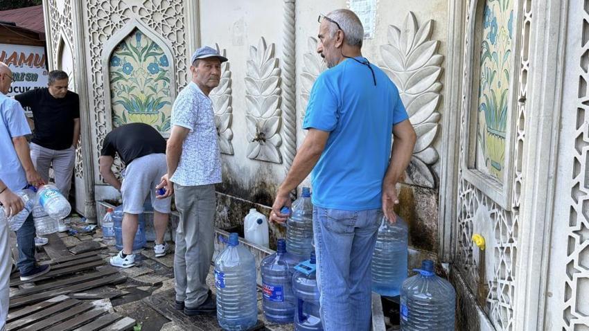 Türkiye'nin dört bir yanından geliyorlar! Bu sudan bidon bidon götürüyorlar, ünü il sınırlarını aştı