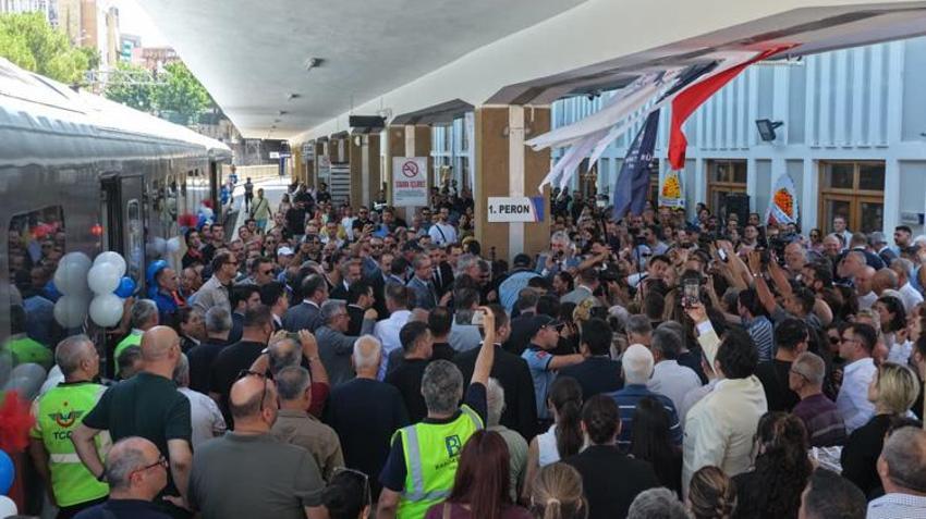 Aydınlılara müjde! 29,5 kilometrelik banliyö hattı hizmete açıldı