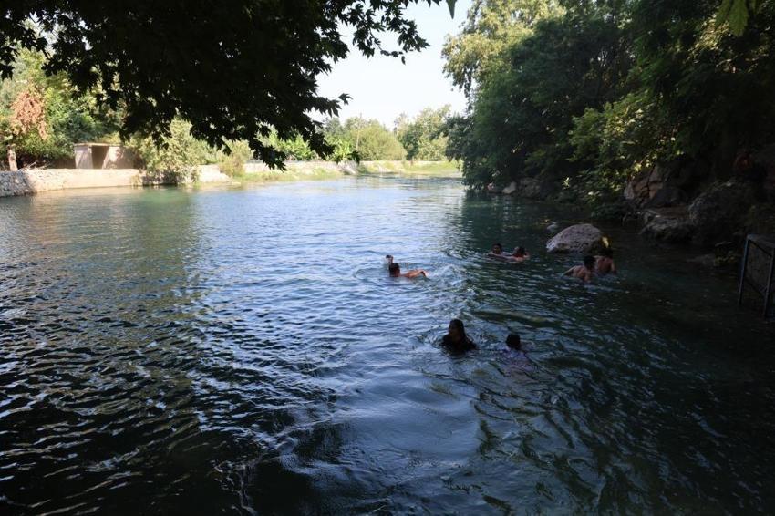 Adana'nın gençleri oraya akın ediyor: 40 derecede böyle serinliyorlar