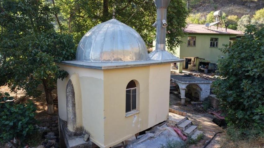 Hem ibadet hem mola noktası: Mersin'de 9 metrekarelik camiyi görenler şaşırıyor