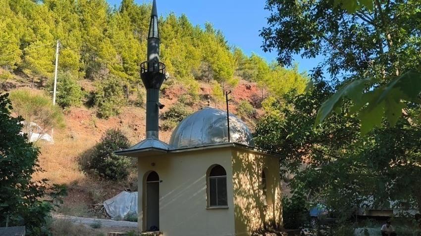 Hem ibadet hem mola noktası: Mersin'de 9 metrekarelik camiyi görenler şaşırıyor